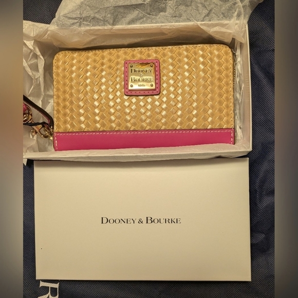 Dooney & Bourke Beacon Woven Atlantic Tote in Magenta & Accessory Set NWT! - Picture 7 of 13